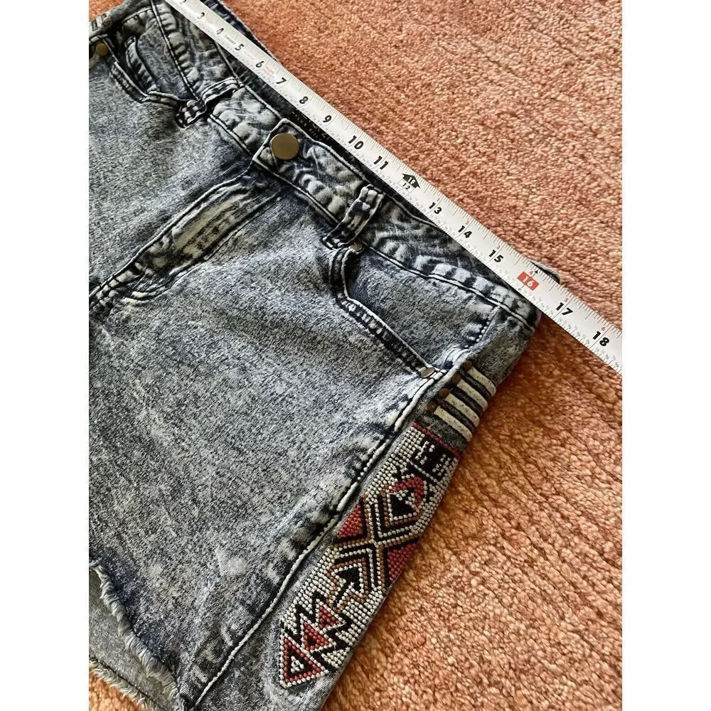 Forever 21 Plus Size 16 Denim Shorts Gray Acid Wash Beaded Aztec Sides Raw Hem
